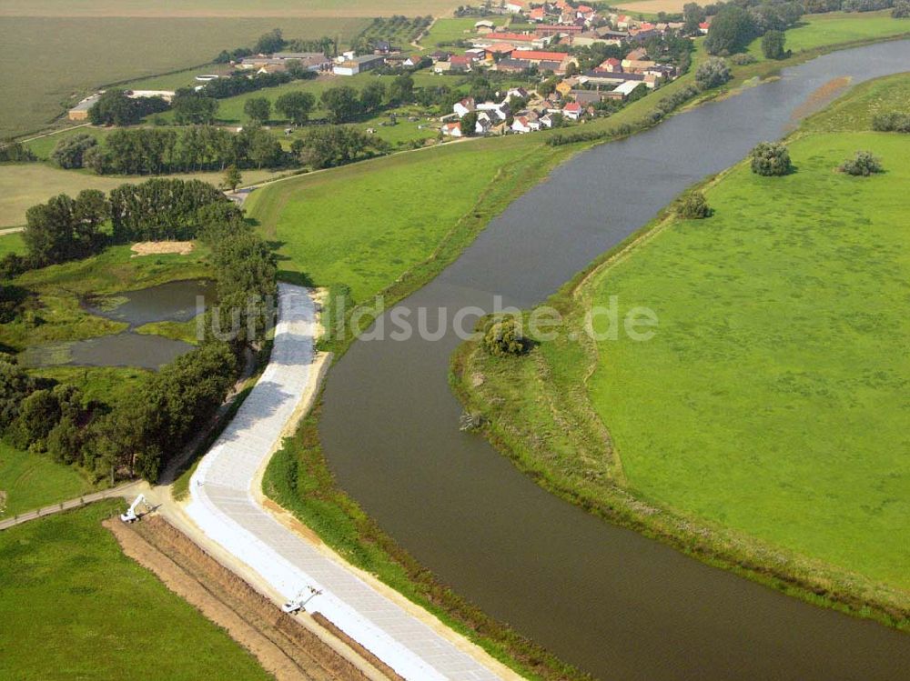 Luftbild Bitterfeld - Damm an der Mulde