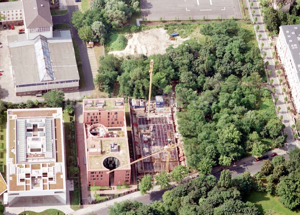 Berlin - Tiergarten von oben - ), daneben die Indische Botschaft