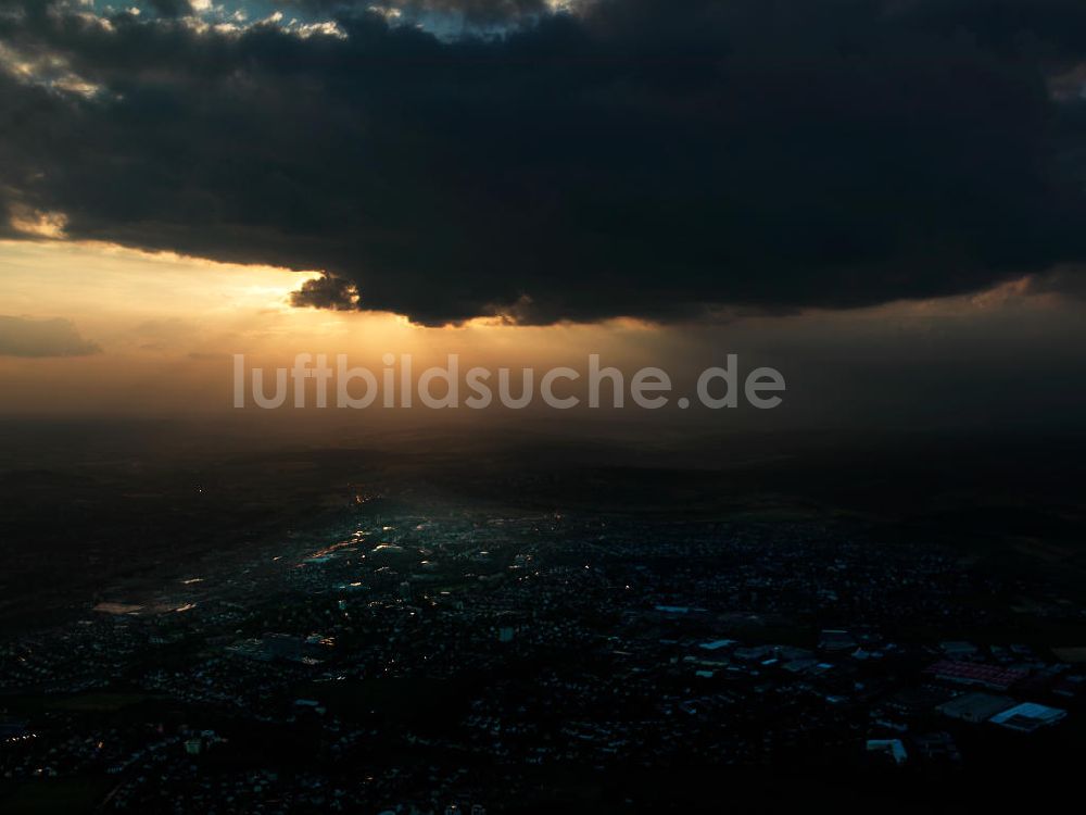 Fulda von oben - Das von der Abendsonne erleuchtete Fulda in Osthessen