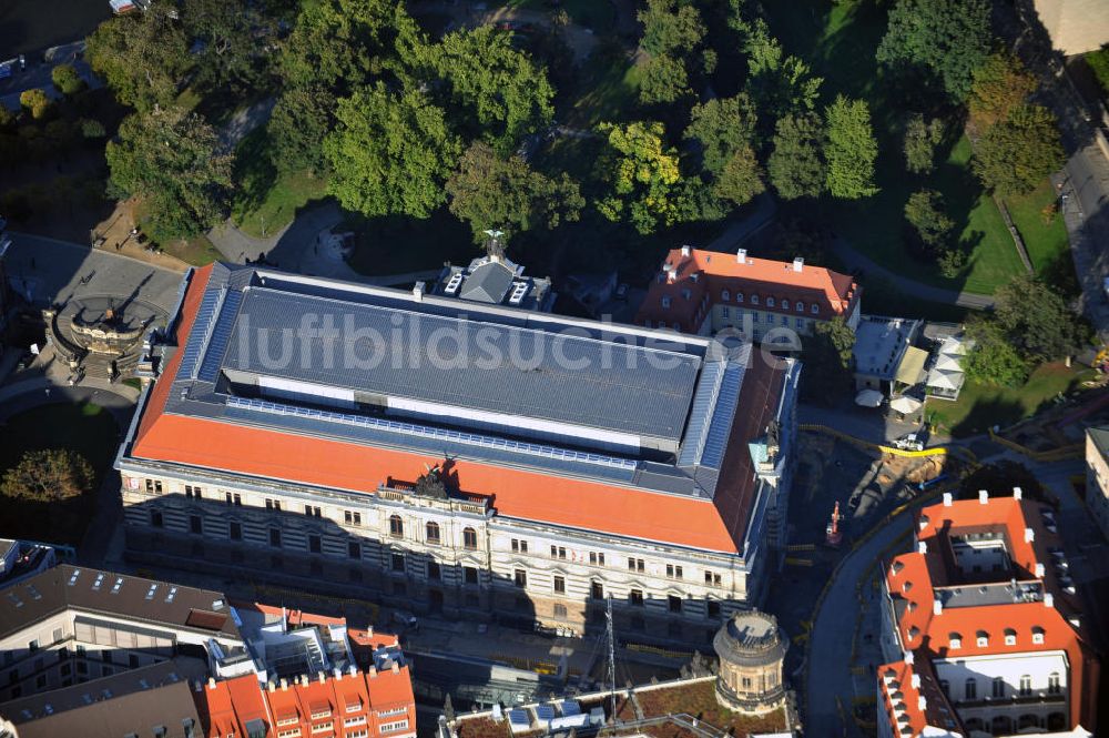 Dresden aus der Vogelperspektive: Das Albertinum am östlichen Ende der Brühlschen Terrasse in Dresden