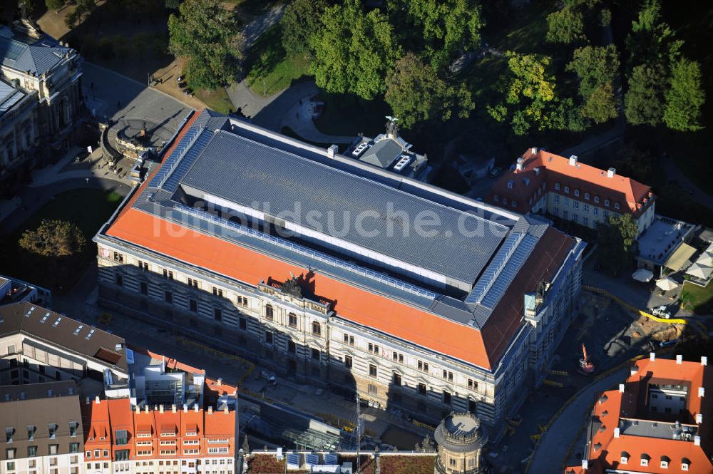 Luftbild Dresden - Das Albertinum am östlichen Ende der Brühlschen Terrasse in Dresden