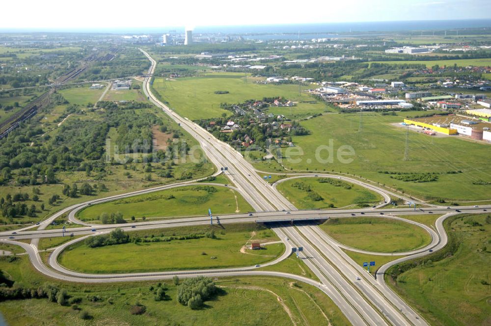 Luftaufnahme Rostock - Das Autobahnkreuz Rostock-Ost