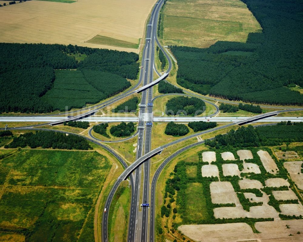 Schönefeld aus der Vogelperspektive: Das Autobahnkreuz Schönefelder Kreuz im Bundesland Brandenburg