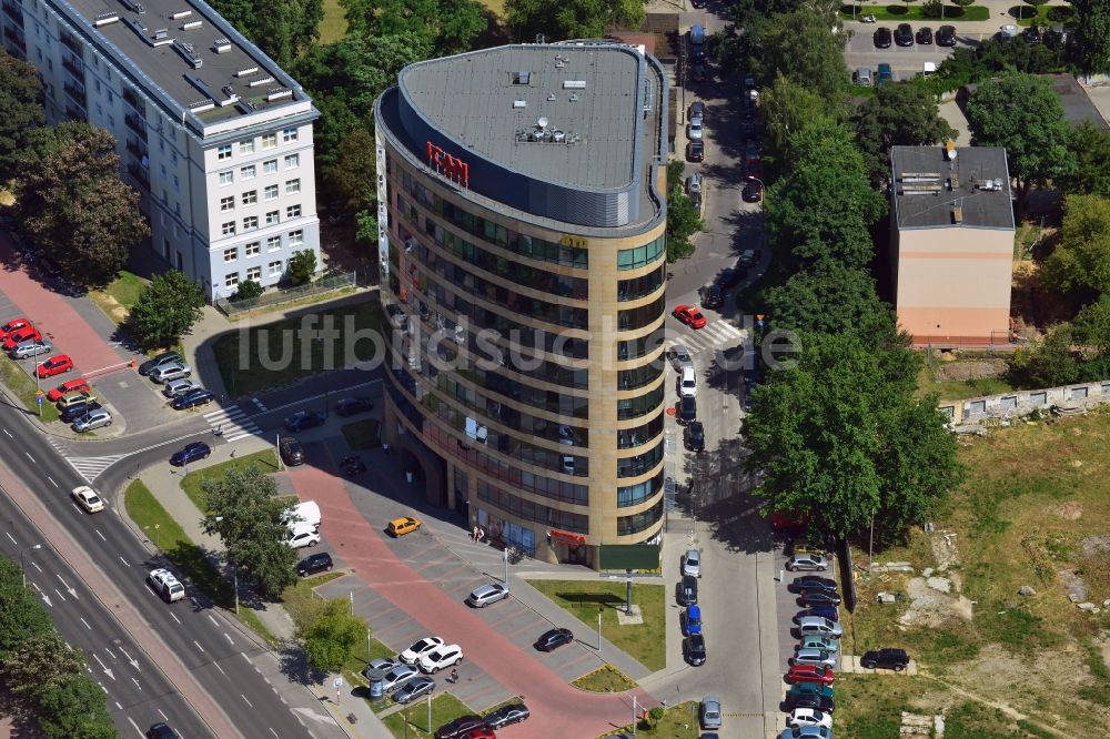 Warschau aus der Vogelperspektive: Das Bürogebäude des ICAN Institute im Ksawerow Viertel im Bezirk Mokotow in Warschau in Polen