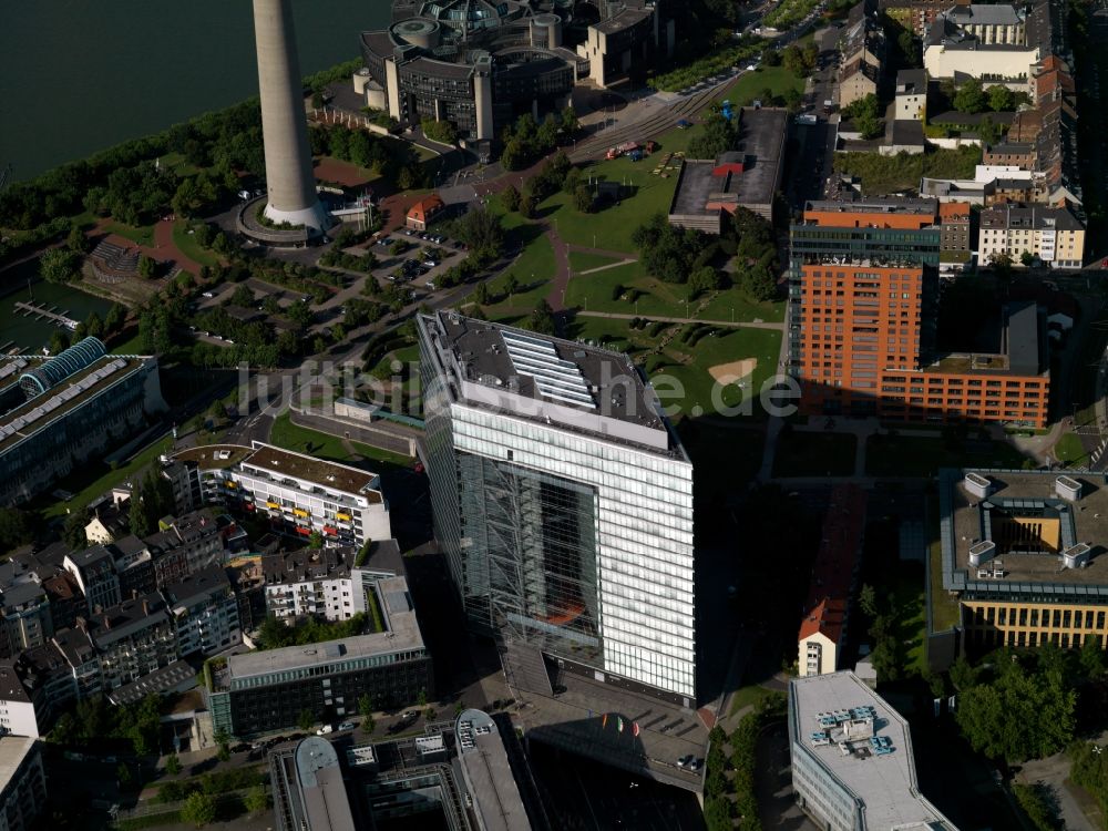 Düsseldorf aus der Vogelperspektive: Das Bürohochhaus Stadttor im Stadtteil Unterbilk in Düsseldorf im Bundesland Nordrhein-Westfalen