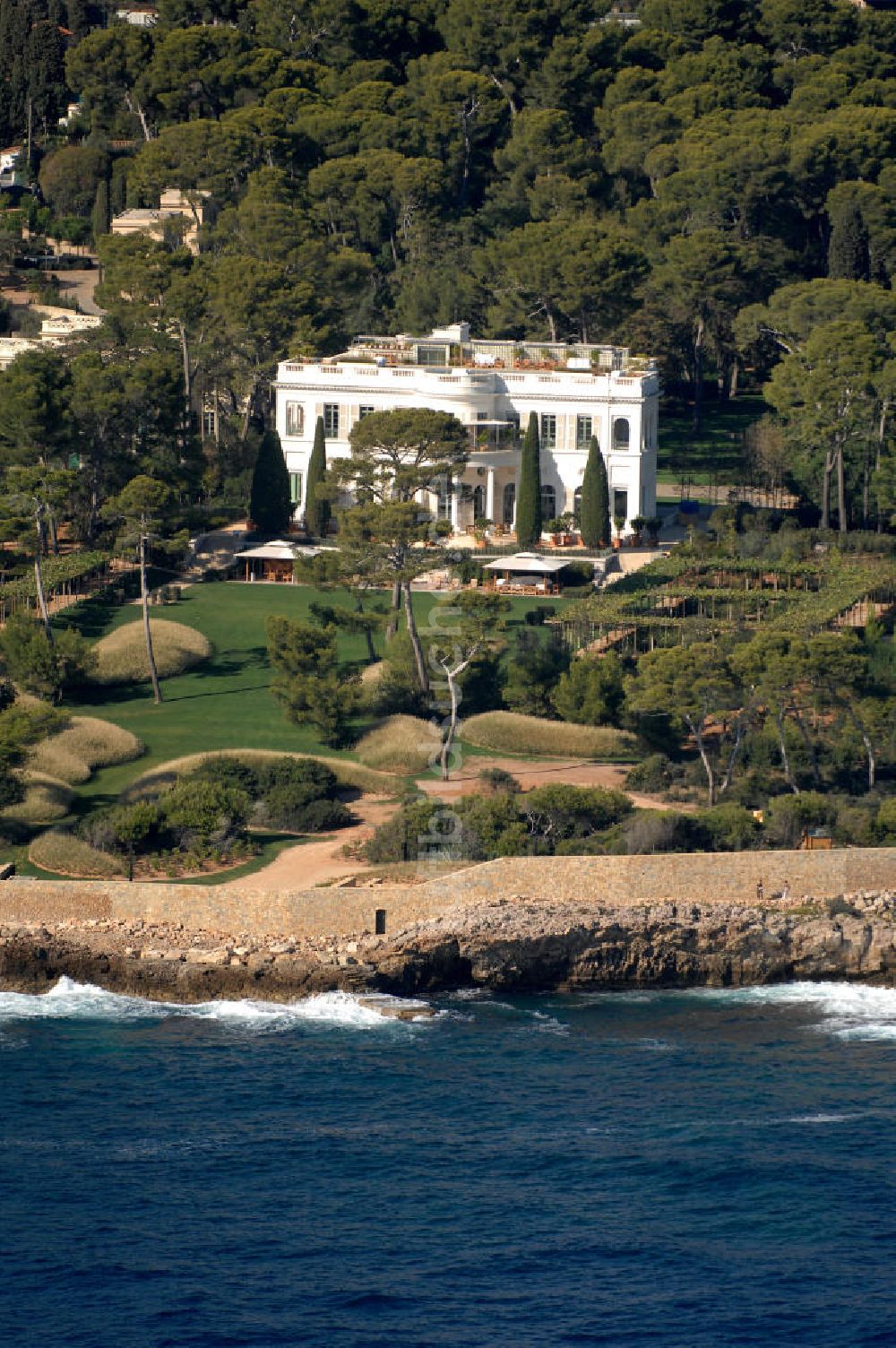 Antibes von oben - Das Chateau de la Croë am Cap d' Antibes im Stadtteil Juan-les-Pins von Antibes