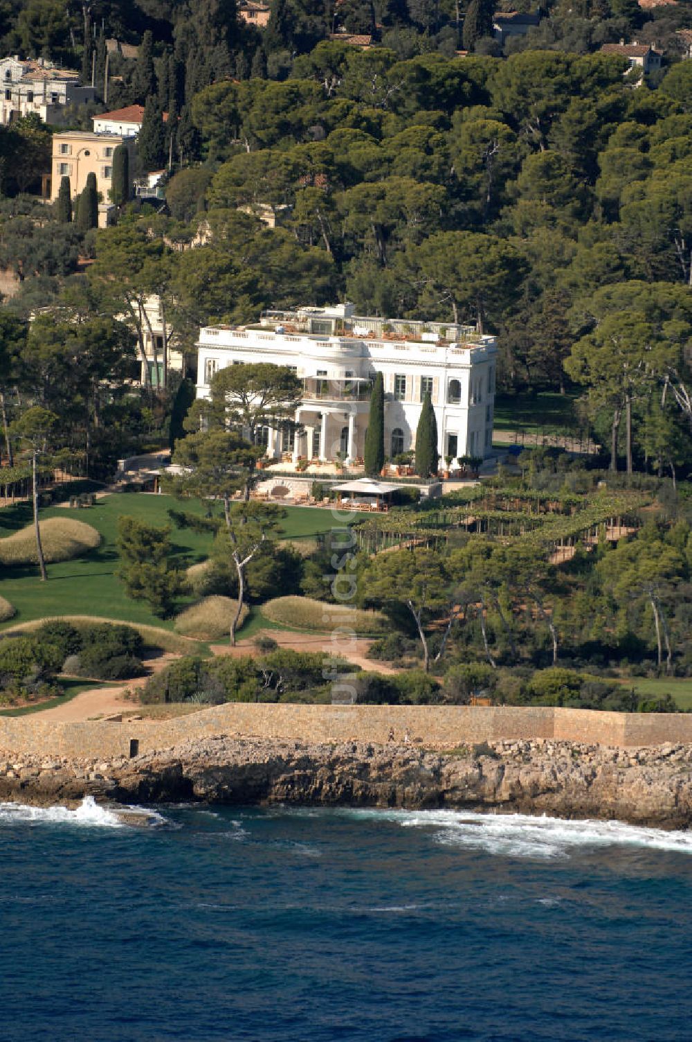 Antibes aus der Vogelperspektive: Das Chateau de la Croë am Cap d' Antibes im Stadtteil Juan-les-Pins von Antibes