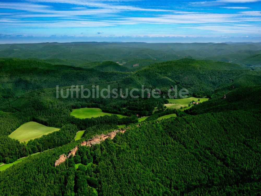 Dahn aus der Vogelperspektive: Das Dahner Felsenland im Landkreis Südwestpfalz im Bundesland Rheinland-Pfalz