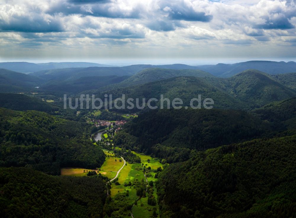 Luftaufnahme Dahn - Das Dahner Felsenland im Landkreis Südwestpfalz im Bundesland Rheinland-Pfalz