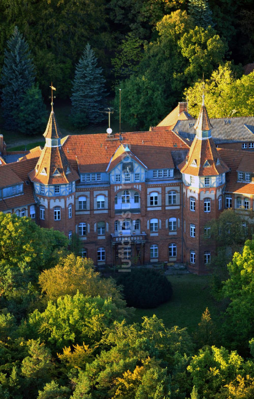 Kolkwitz von oben - Das denkmalgeschützte Gebäude des DOLCE VITA PARK in Kolkwitz