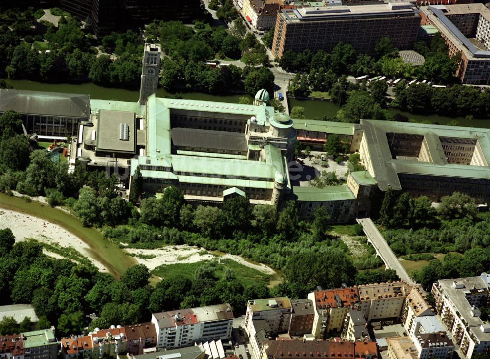 MÜNCHEN von oben - Das Deutsche Museum (offizieller Name: Deutsches Museum von Meisterwerken der Naturwissenschaft und Technik) in München