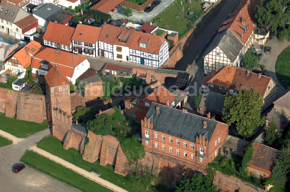 Tangermünde aus der Vogelperspektive: Das Elbtor wurde im 15