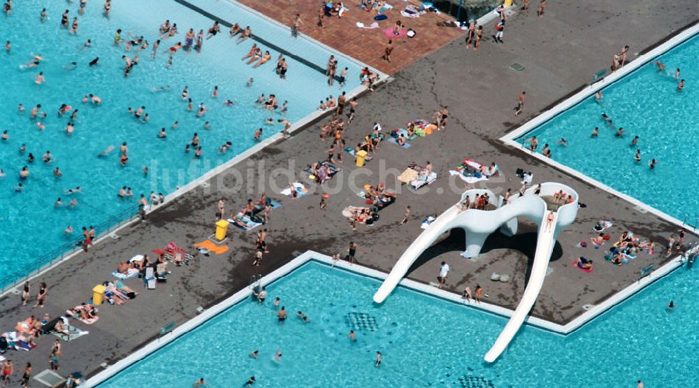 Essen von oben - Das Freibad Grugabad in Essen