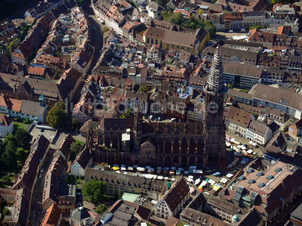 Freiburg im Breisgau von oben - Das Freiburger Münster in Freiburg im Breisgau, Baden-Württemberg