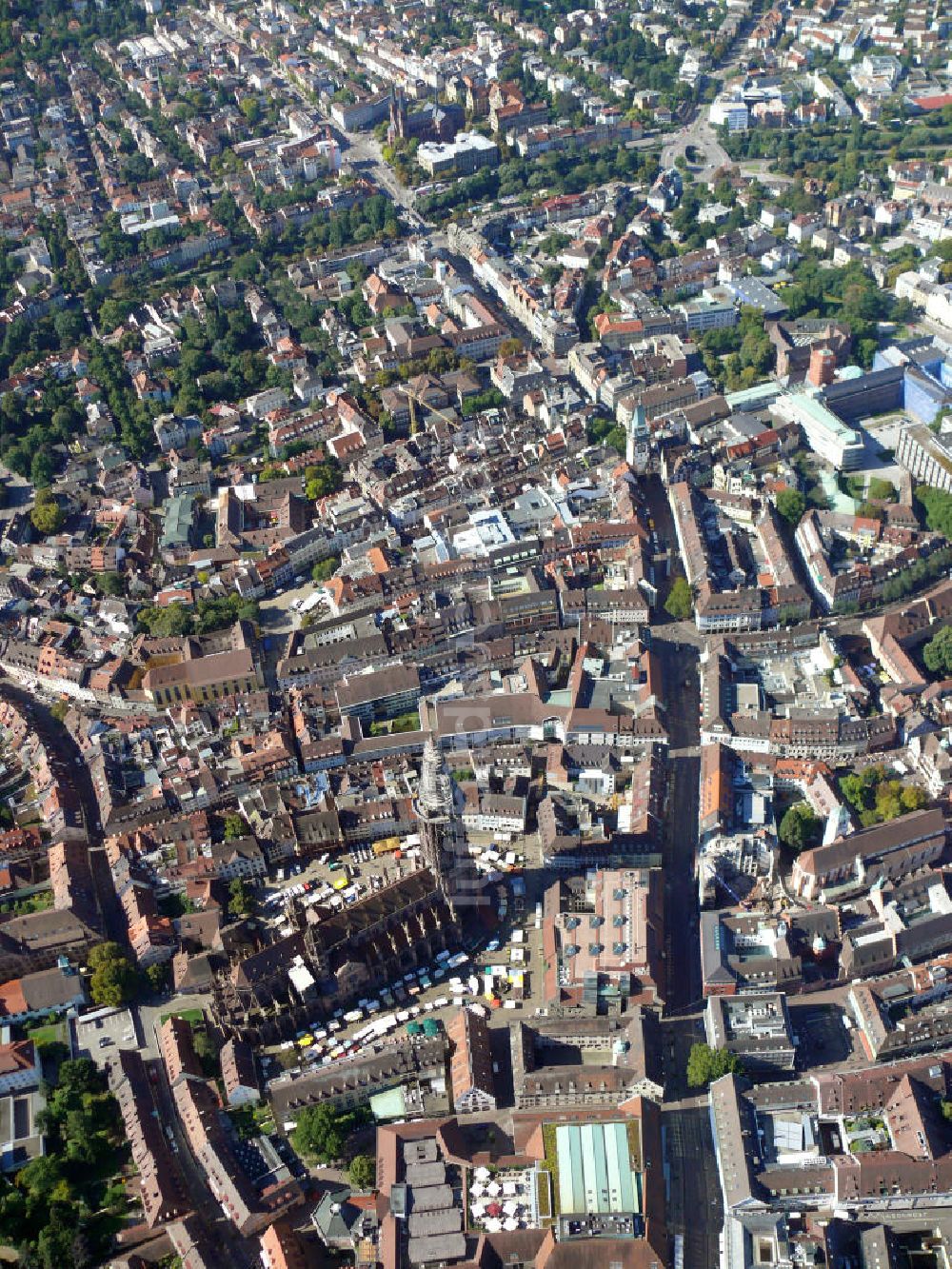 Luftbild Freiburg im Breisgau - Das Freiburger Münster in Freiburg im Breisgau, Baden-Württemberg