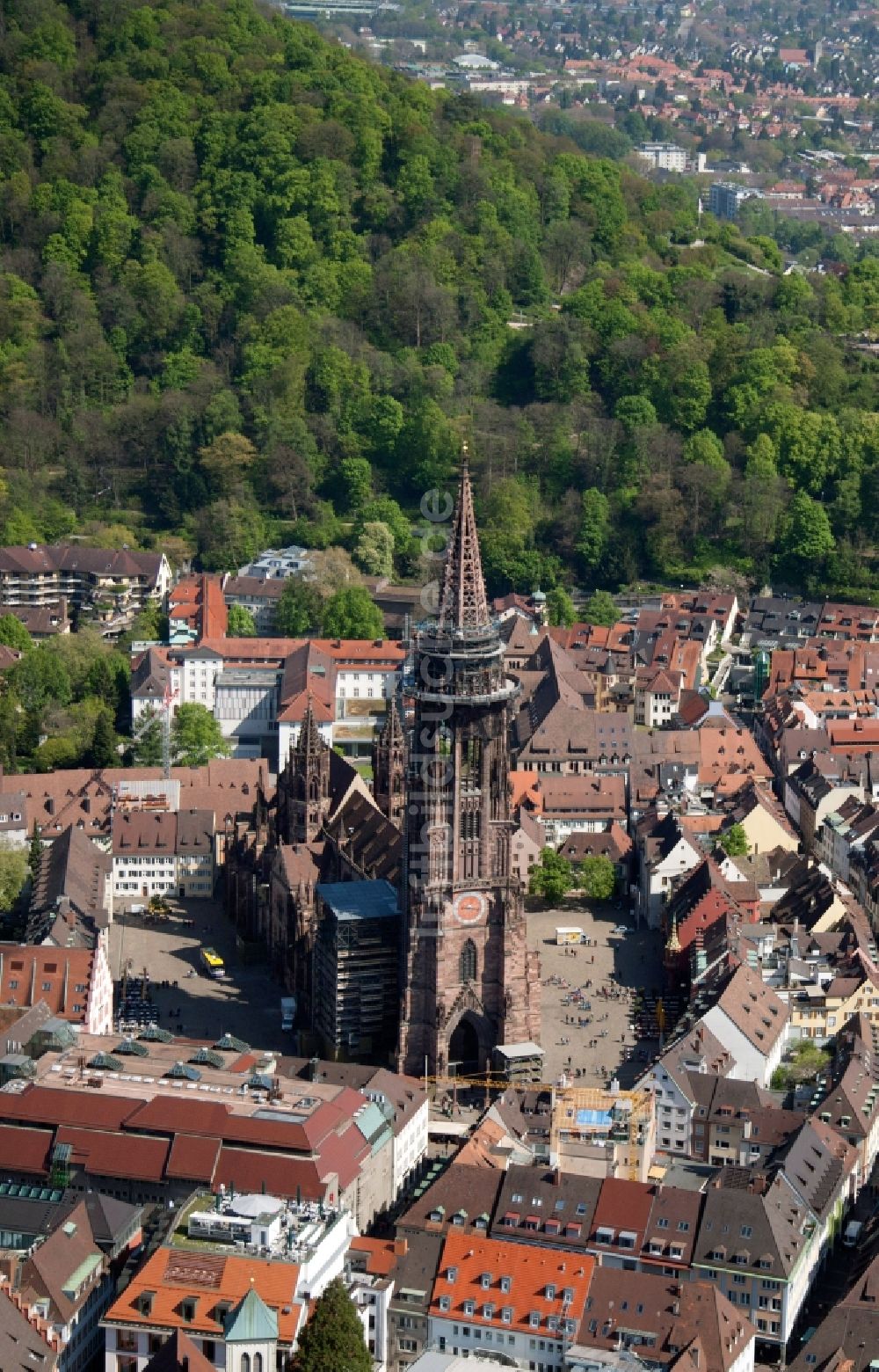 Freiburg im Breisgau aus der Vogelperspektive: Das Freiburger Münster in Freiburg im Breisgau im Bundesland Baden-Württemberg