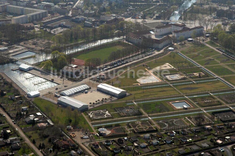 ORANIENBURG aus der Vogelperspektive: Das Gelände der Landesgartenschau und das Schloss Oranienburg