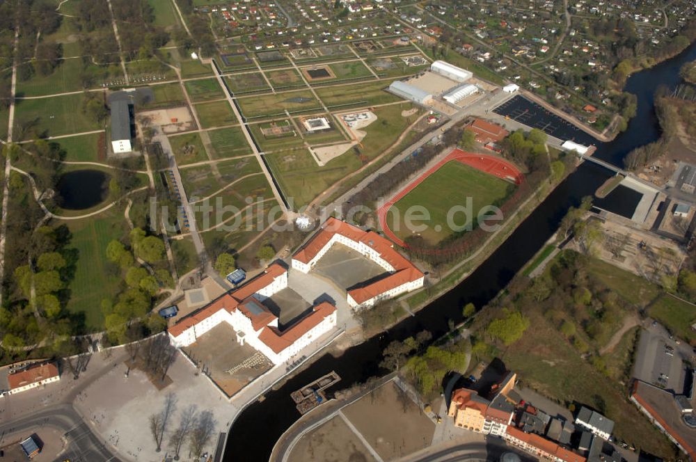 Luftaufnahme ORANIENBURG - Das Gelände der Landesgartenschau und das Schloss Oranienburg