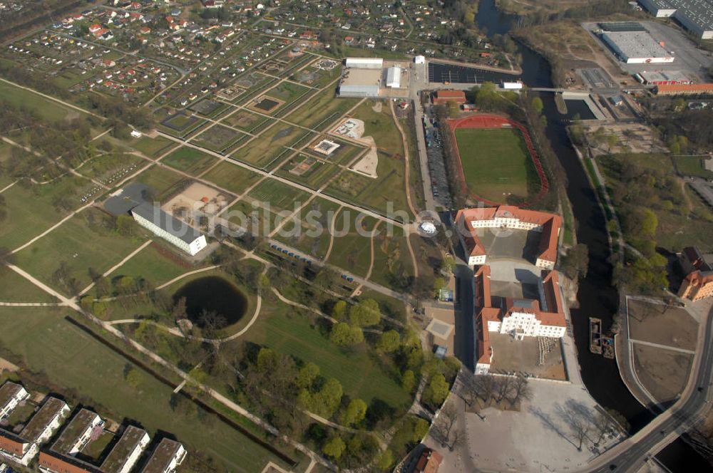 ORANIENBURG aus der Vogelperspektive: Das Gelände der Landesgartenschau und das Schloss Oranienburg