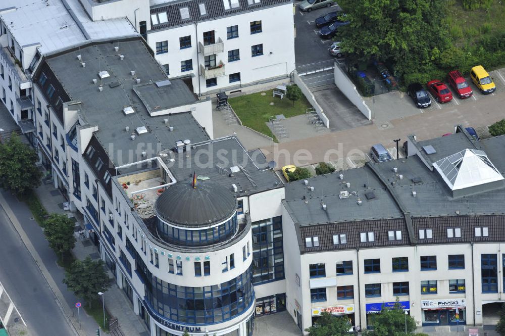 Luftaufnahme Bernau - Das Geschäfts- und Ärztehaus Rollbergeck in Bernau bei Berlin