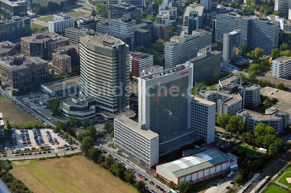 Eschborn von oben - Das Gewerbegebiet Süd in Eschborn mit den Sitzen von Vodaphone, Samsung, der Deutschen Bank, der Telekom und dem Zweitsitz der Deutschen Börse