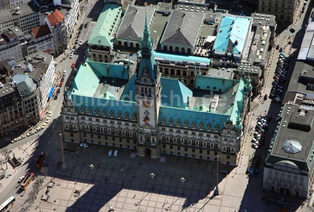 Luftaufnahme Hamburg - Das Hamburger Rathaus