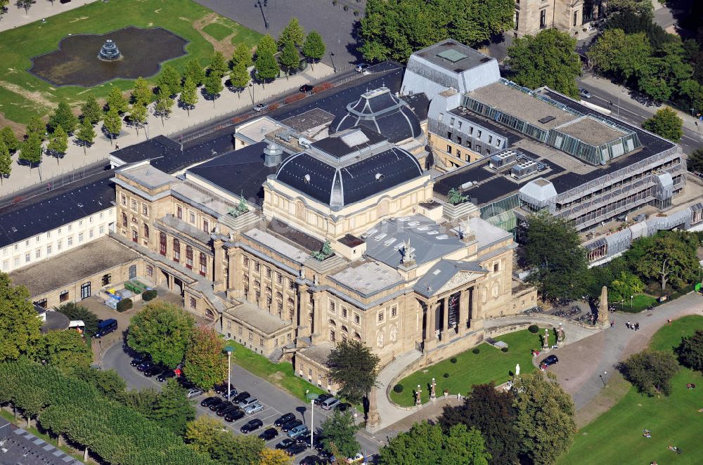 Wiesbaden aus der Vogelperspektive: Das Hessische Staatstheater an der Christian-Zais-Straße in Wiesbaden