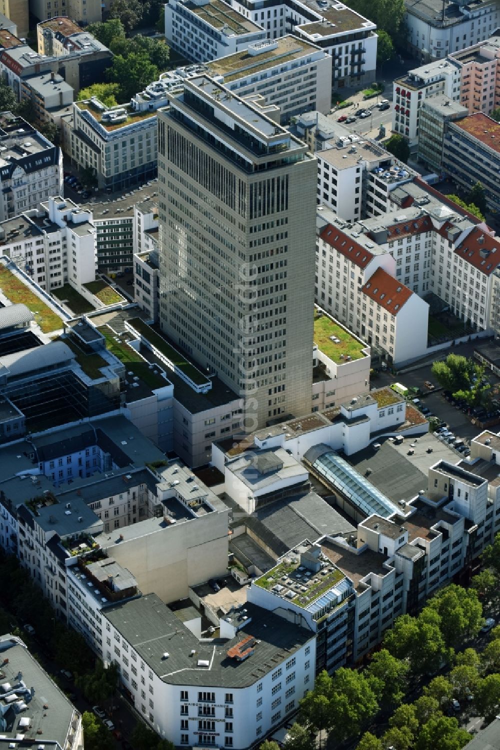 Luftbild Berlin - Das Hochhaus des Ku Damm Karrees im Berliner Stadtteil Charlottenburg