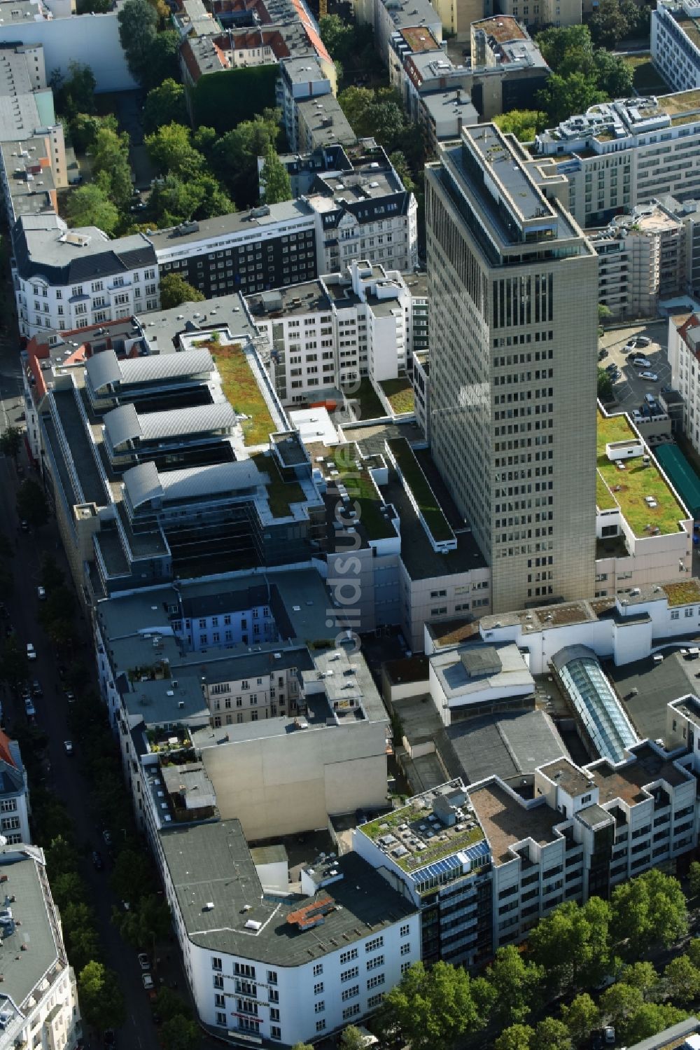 Berlin von oben - Das Hochhaus des Ku Damm Karrees im Berliner Stadtteil Charlottenburg