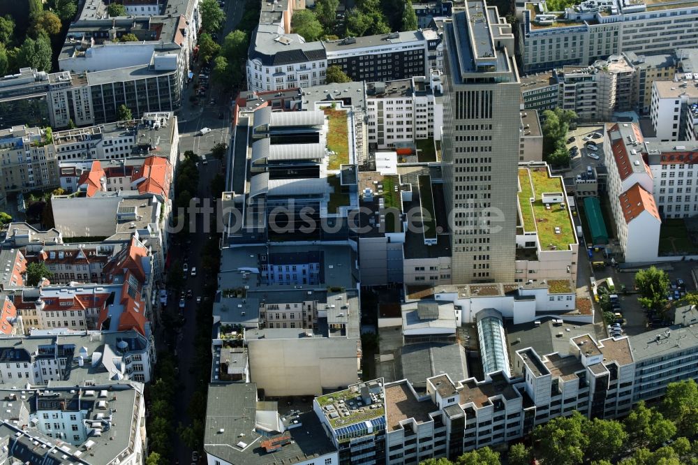 Berlin aus der Vogelperspektive: Das Hochhaus des Ku Damm Karrees im Berliner Stadtteil Charlottenburg