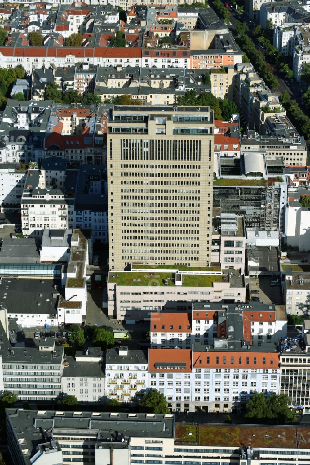 Luftaufnahme Berlin - Das Hochhaus des Ku Damm Karrees im Berliner Stadtteil Charlottenburg