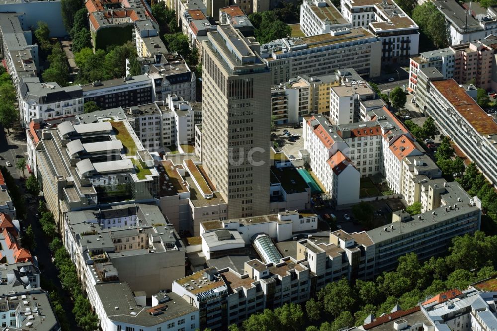 Berlin von oben - Das Hochhaus des Ku Damm Karrees im Berliner Stadtteil Charlottenburg