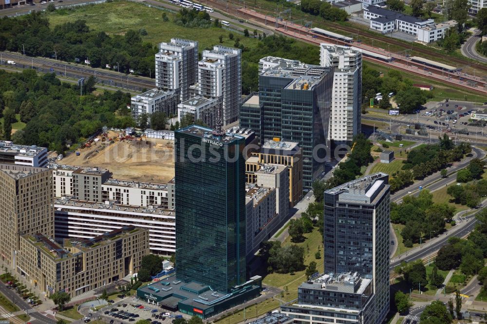 Luftaufnahme Warschau - Das Hochhaus Intraco I im Bezirk Zoliborz in Warschau in Polen