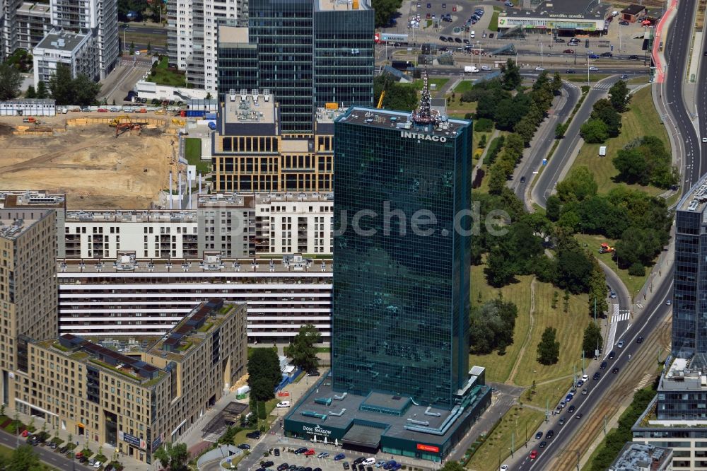 Warschau von oben - Das Hochhaus Intraco I im Bezirk Zoliborz in Warschau in Polen