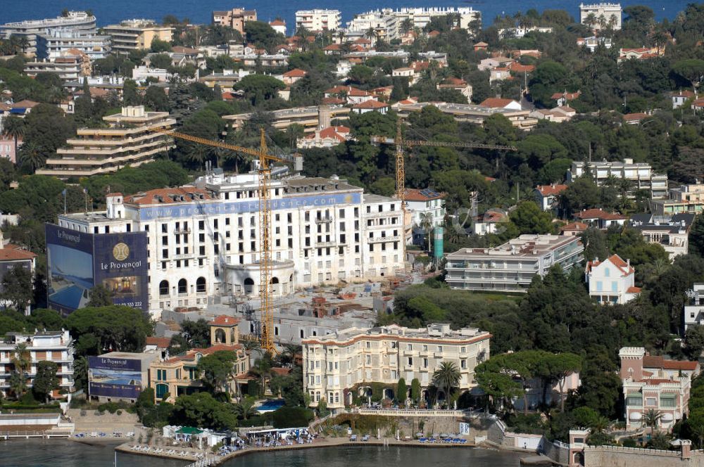 Antibes von oben - Das Hotel Le Provencal im Stadtteil Juan-les-Pins von Antibes