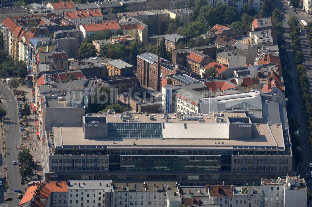 Luftbild Berlin - Das Karstadt-Kaufhaus am Hermannplatz in Berlin