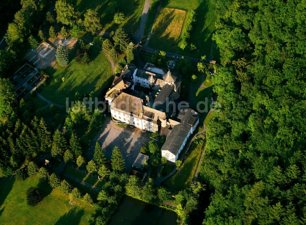 Sankt Johann von oben - Das Kloster Helgoland in der Gemeinde Sankt Johann bei Mayen im Bundesland Rheinland-Pfalz