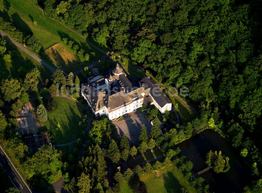 Sankt Johann aus der Vogelperspektive: Das Kloster Helgoland in der Gemeinde Sankt Johann bei Mayen im Bundesland Rheinland-Pfalz