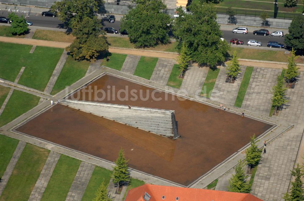 Luftbild Berlin - Das National-Krieger Denkmal im Invalidenpark in Berlin