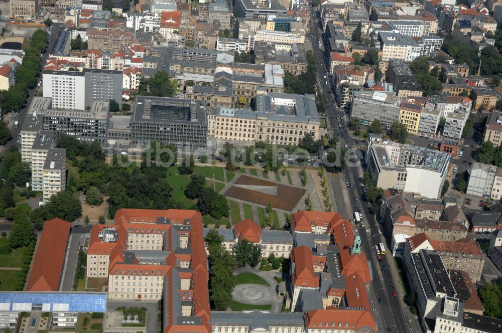 Luftaufnahme Berlin - Das National-Krieger Denkmal im Invalidenpark in Berlin