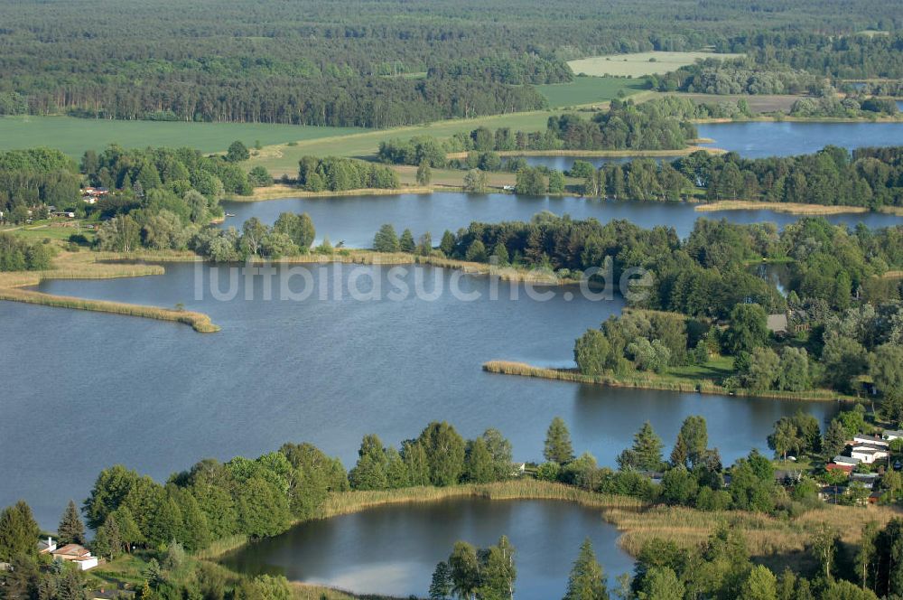 Burgwall aus der Vogelperspektive: Das Naturschutzgebiet Tonstichlandschaft bei Burgwall