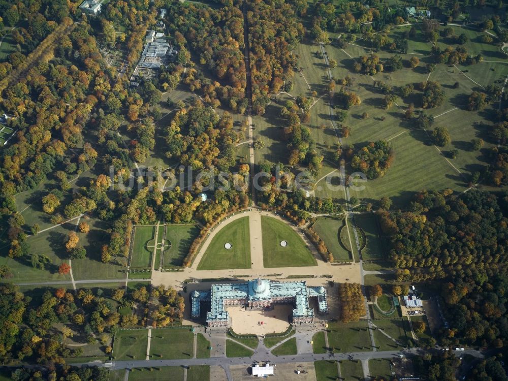 Luftaufnahme Potsdam - Das Neue Palais und die Communs on Potsdam im Bundesland Brandenburg