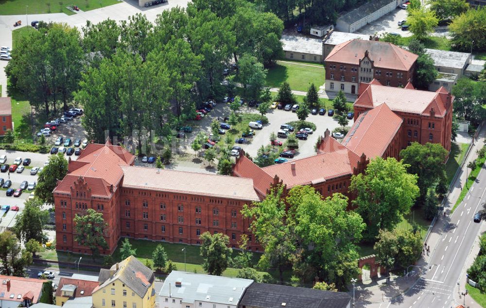 Wittenberg aus der Vogelperspektive: Das Neue Rathaus in der ehemaligen Kavalierkaserne in Wittenberg in Sachsen-Anhalt