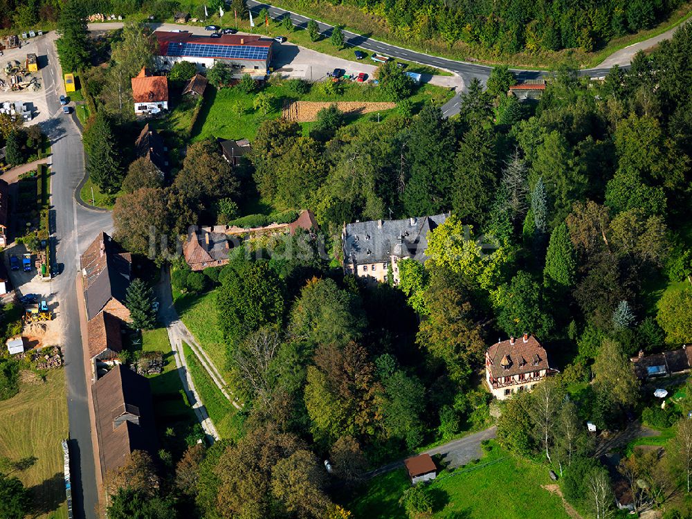 Burgsinn aus der Vogelperspektive: Das Neue Schloss in Burgsinn im Bundesland Bayern