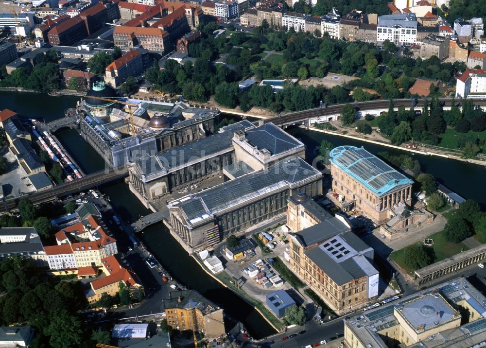 Berlin aus der Vogelperspektive: Das Pergamonmuseum und das Bodemuseum auf der Museumsinsel in Berlin