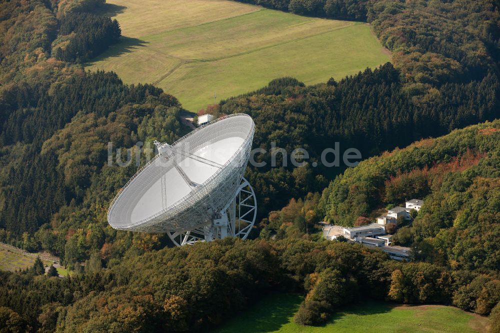 BAD MÜNSTEREIFEL aus der Vogelperspektive: Das Radioteleskop Effelsberg des Max Planck Instituts in Nordrhein-Westfalen