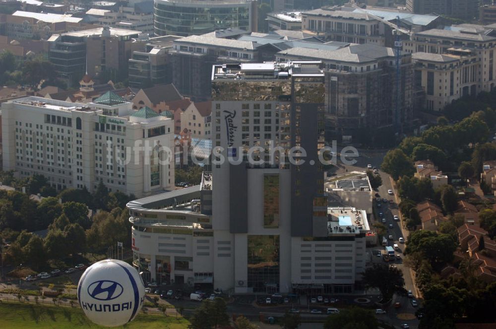 Luftaufnahme JOHANNESBURG - Das Radisson Blu Hotel und das Holiday Inn in Johannesburg