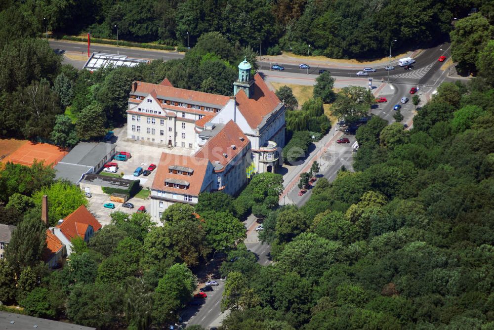 Luftbild Berlin - Das Rathaus Treptow Berlin