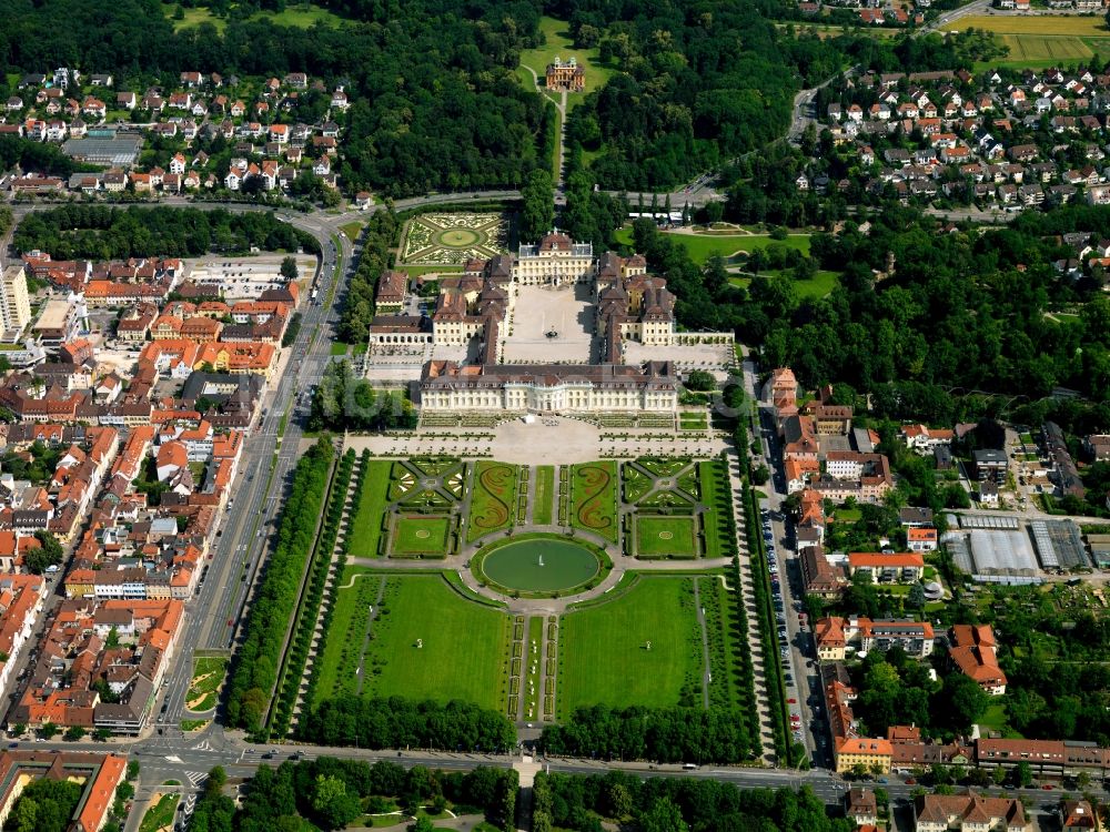 Luftbild Ludwigsburg - Das Residenzschloss und das Schloss Favorite in Ludwigsburg im Bundesland Baden-Württemberg