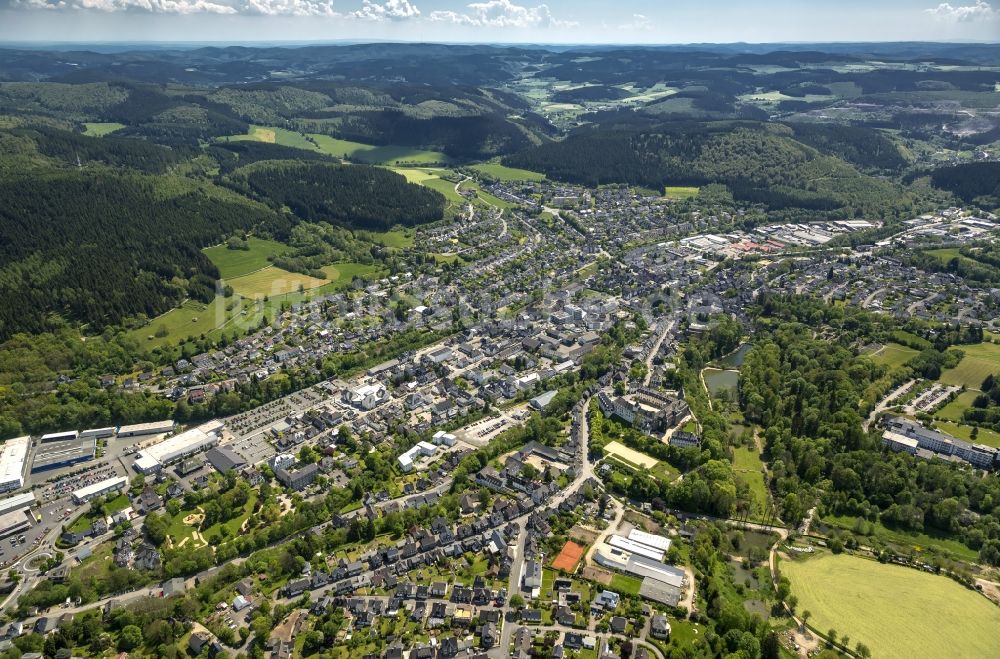 Luftaufnahme Bad Berleburg - Das Schloss Berleburg in Bad Berleburg im Kreis Siegen-Wittgenstein im Bundesland Nordrhein-Westfalen